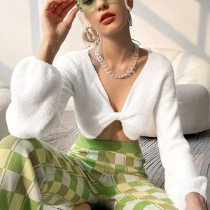 Small twist front cropped sweater